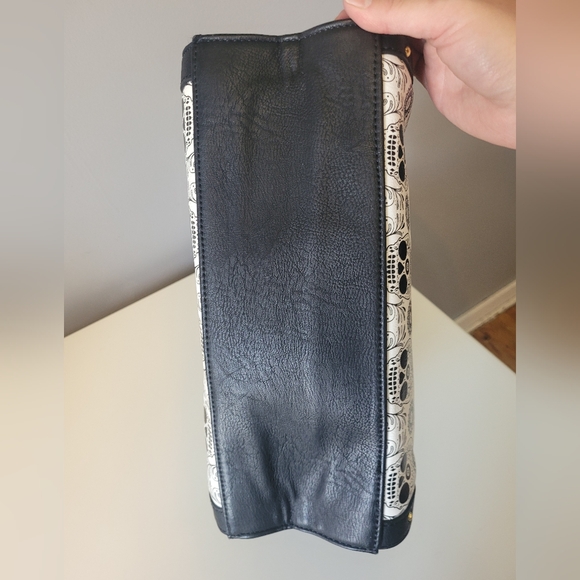 Loungefly Sugar Skull Purse, VGUC - Picture 5 of 8